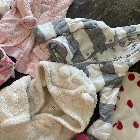 11 pieces of BABY GIRL clothes! 👶🏻mostly jackets w/hoods...2NWT the rest EUC❣️ - Picture 8 of 8